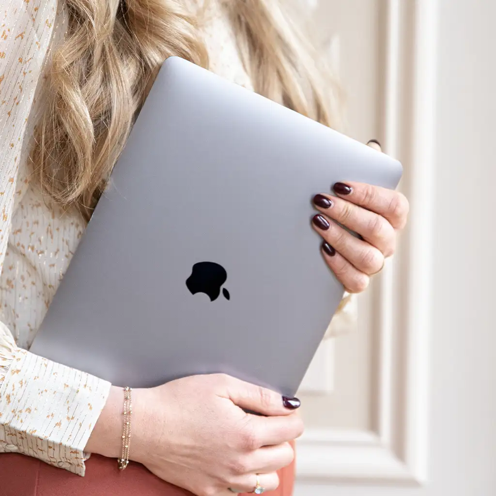 Laura Post contact laptop